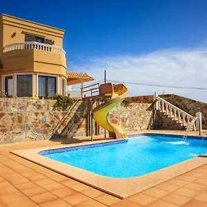 Villa Cuevas, Tias