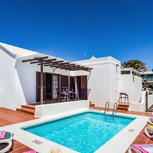 Villa Christine By, Tias