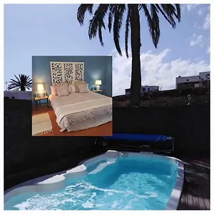Casona La Orilla 1908 Bed & Breakfast