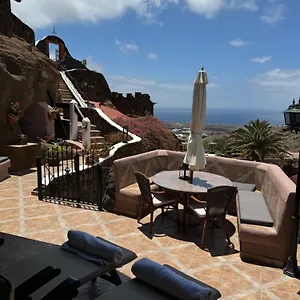 Villa Castillo Lanzarote Sophie - Luxury -sleep In A Volcanic Cave With Heated Pool, Tias