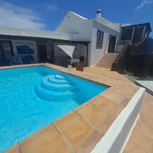 Villa YSABELA Bed & Breakfast