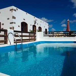 Villa Macher, Tias